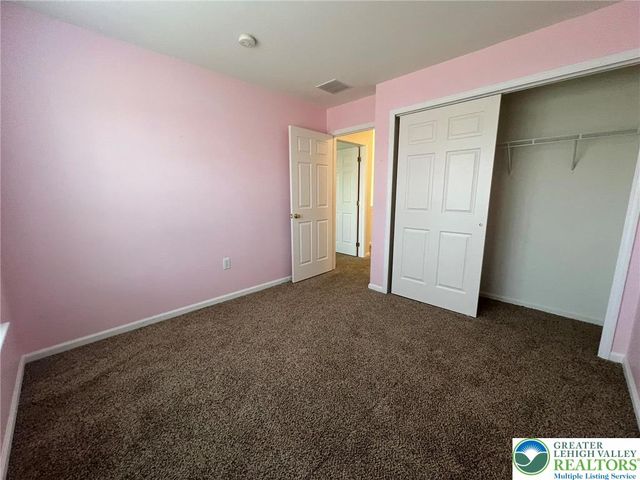 214 Kensington Drive, Lehman Twp, PA 18324