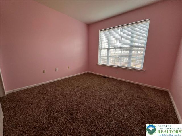 214 Kensington Drive, Lehman Twp, PA 18324