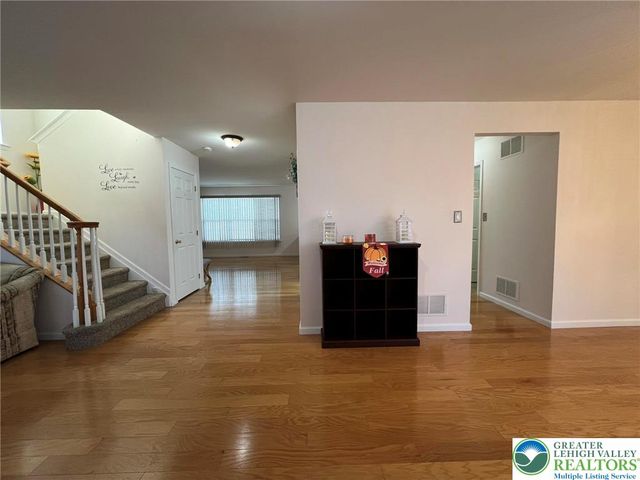 214 Kensington Drive, Lehman Twp, PA 18324