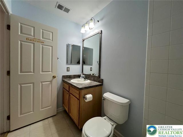 214 Kensington Drive, Lehman Twp, PA 18324