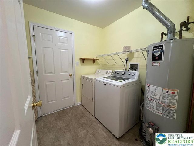 214 Kensington Drive, Lehman Twp, PA 18324