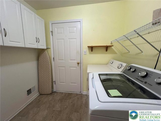 214 Kensington Drive, Lehman Twp, PA 18324