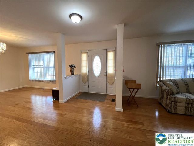 214 Kensington Drive, Lehman Twp, PA 18324