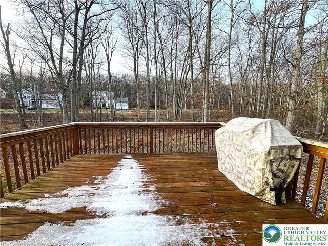 214 Kensington Drive, Lehman Twp, PA 18324