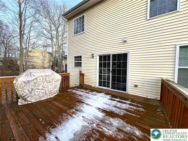 214 Kensington Drive, Lehman Twp, PA 18324