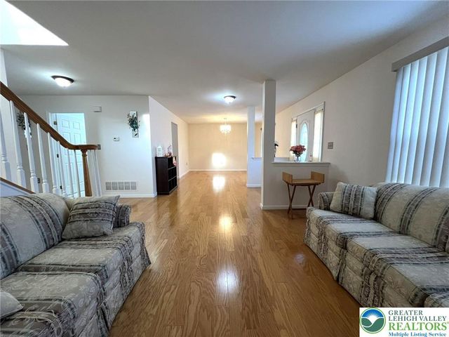 214 Kensington Drive, Lehman Twp, PA 18324