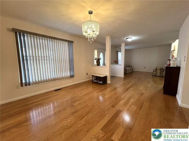 214 Kensington Drive, Lehman Twp, PA 18324