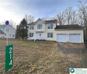 214 Kensington Drive, Lehman Twp, PA 18324