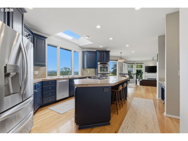 1520 EASTVIEW Ct, Lake Oswego, OR 97034