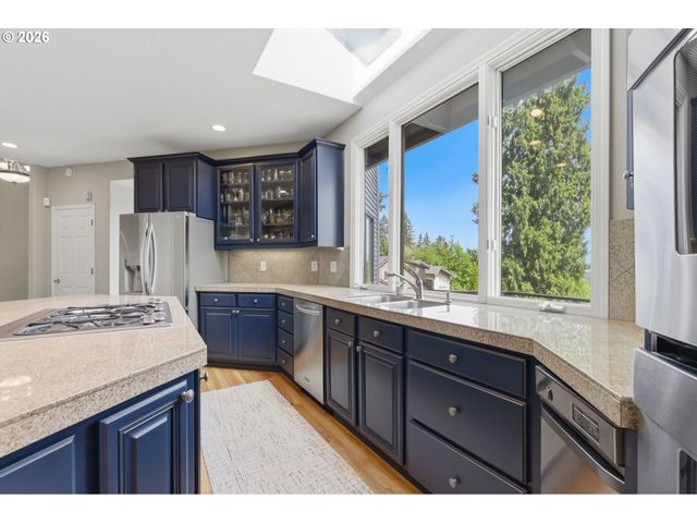 1520 EASTVIEW Ct, Lake Oswego, OR 97034