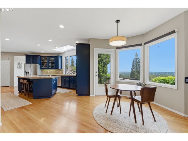 1520 EASTVIEW Ct, Lake Oswego, OR 97034