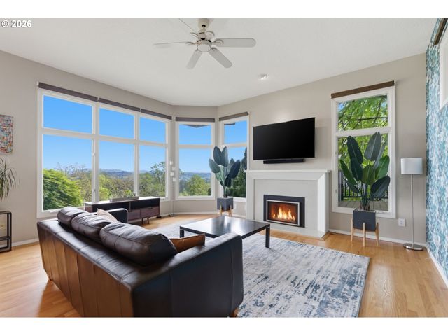 1520 EASTVIEW Ct, Lake Oswego, OR 97034