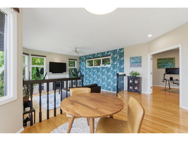 1520 EASTVIEW Ct, Lake Oswego, OR 97034