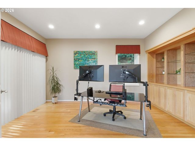 1520 EASTVIEW Ct, Lake Oswego, OR 97034