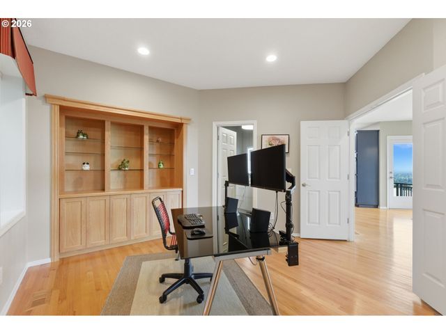 1520 EASTVIEW Ct, Lake Oswego, OR 97034