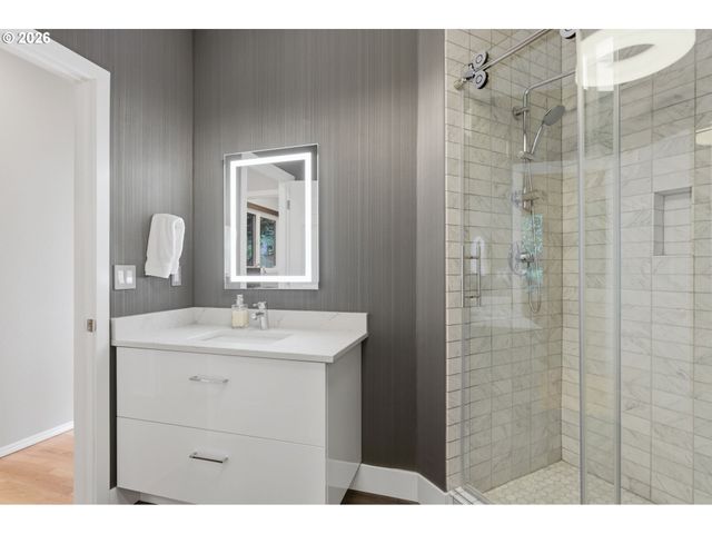 1520 EASTVIEW Ct, Lake Oswego, OR 97034