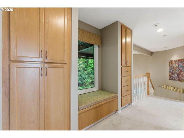 1520 EASTVIEW Ct, Lake Oswego, OR 97034