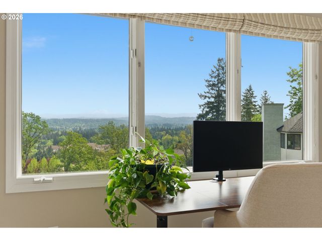 1520 EASTVIEW Ct, Lake Oswego, OR 97034