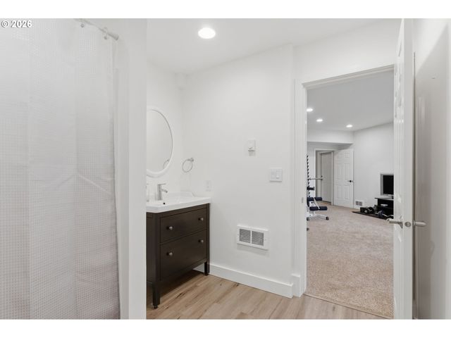 1520 EASTVIEW Ct, Lake Oswego, OR 97034