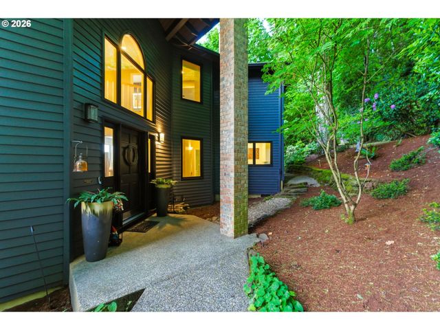 1520 EASTVIEW Ct, Lake Oswego, OR 97034