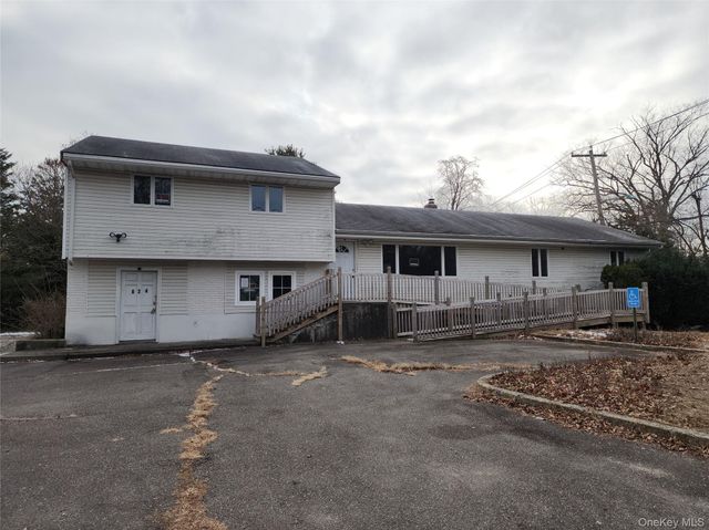 624 Montauk Highway, West Islip, NY 11795