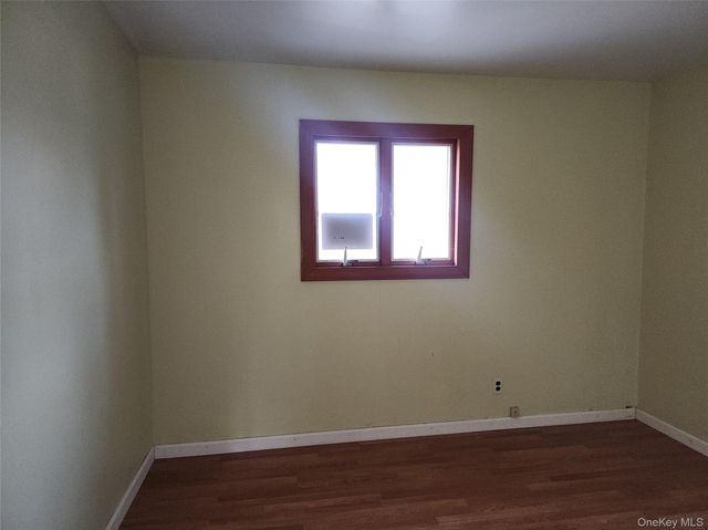 624 Montauk Highway, West Islip, NY 11795