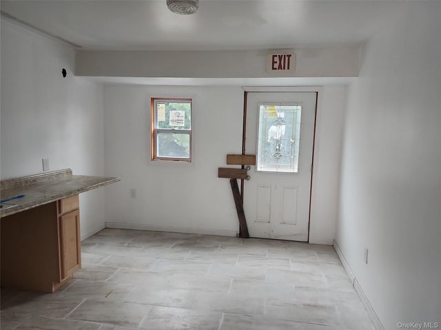 624 Montauk Highway, West Islip, NY 11795