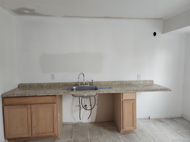 624 Montauk Highway, West Islip, NY 11795