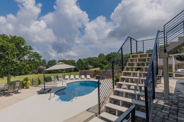 516 Stratford Ct, Franklin, TN 37069