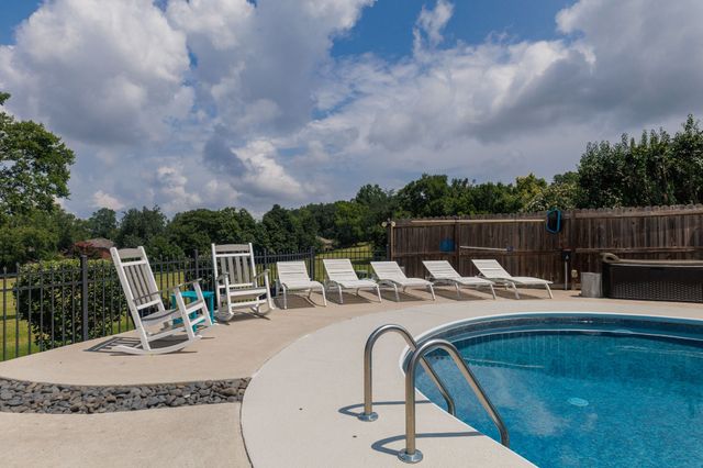 516 Stratford Ct, Franklin, TN 37069
