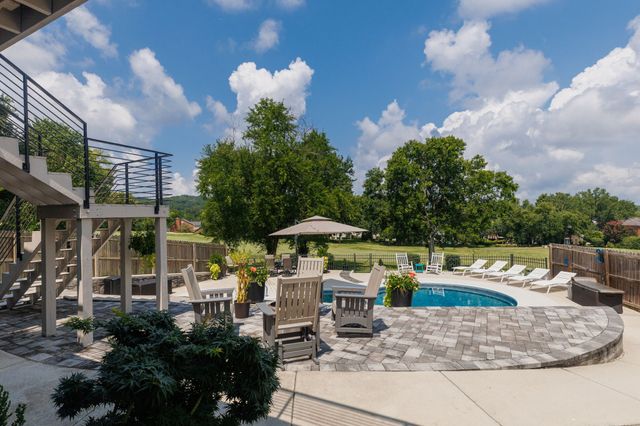 516 Stratford Ct, Franklin, TN 37069