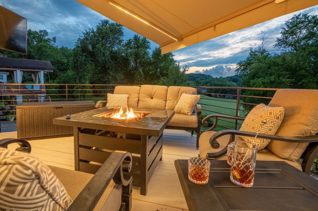 516 Stratford Ct, Franklin, TN 37069