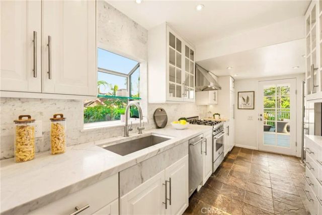 3718 2nd, La Crescenta, CA 91214