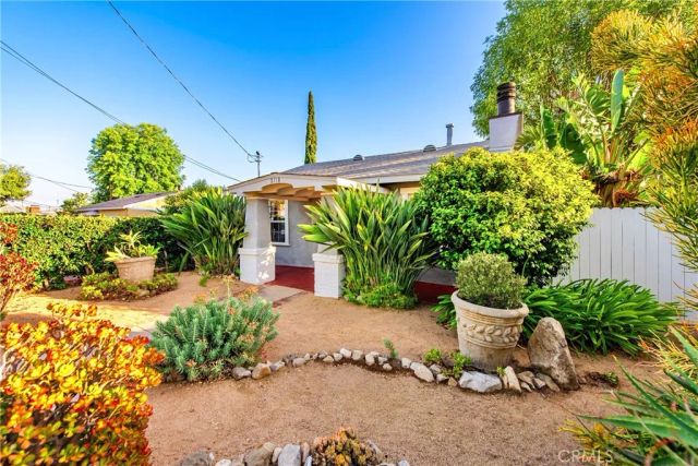 3718 2nd, La Crescenta, CA 91214