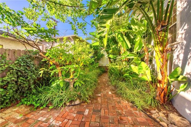 3718 2nd, La Crescenta, CA 91214