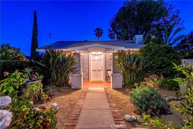3718 2nd, La Crescenta, CA 91214