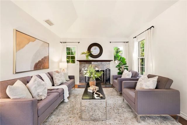 3718 2nd, La Crescenta, CA 91214