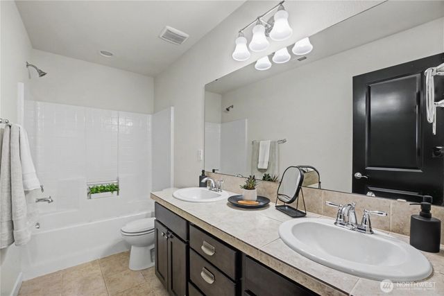 13134 180th Avenue E, Bonney Lake, WA 98391