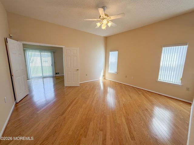 18 Eaton Court, Jackson, NJ 08527