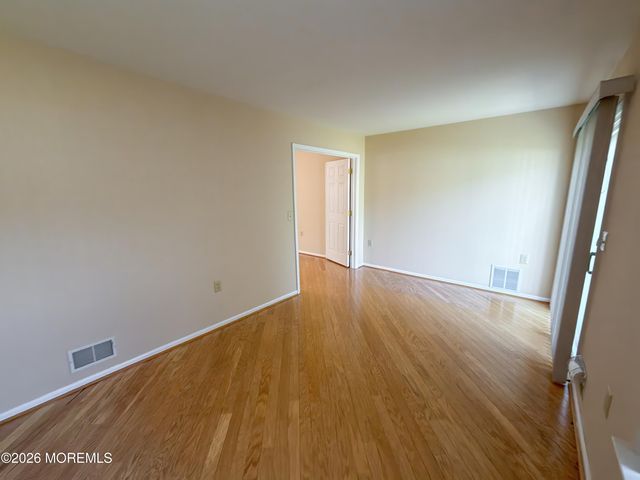 18 Eaton Court, Jackson, NJ 08527