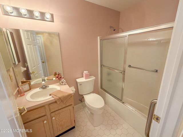18 Eaton Court, Jackson, NJ 08527
