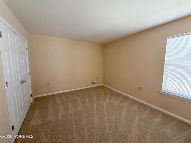 18 Eaton Court, Jackson, NJ 08527