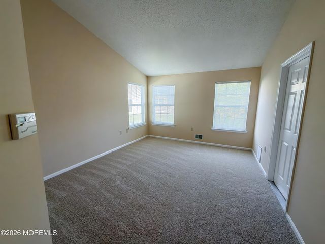 18 Eaton Court, Jackson, NJ 08527