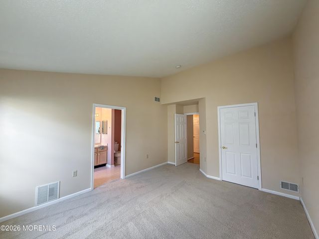 18 Eaton Court, Jackson, NJ 08527