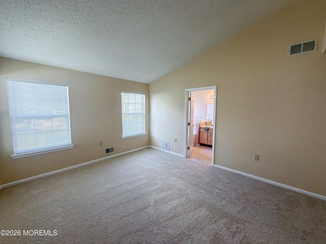 18 Eaton Court, Jackson, NJ 08527