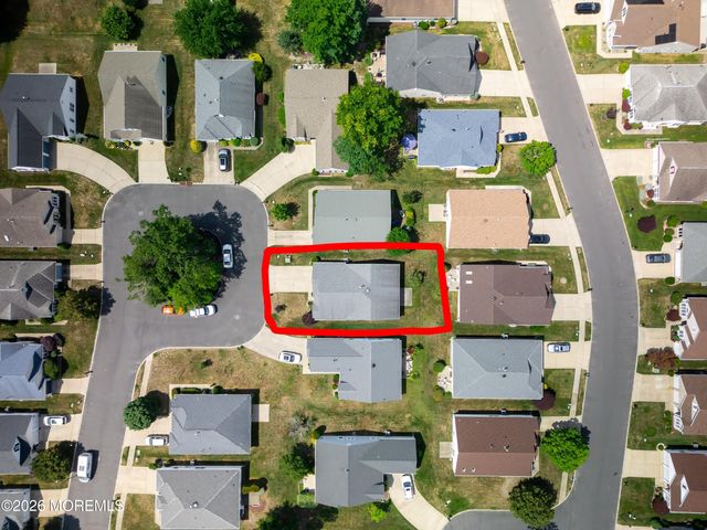 18 Eaton Court, Jackson, NJ 08527