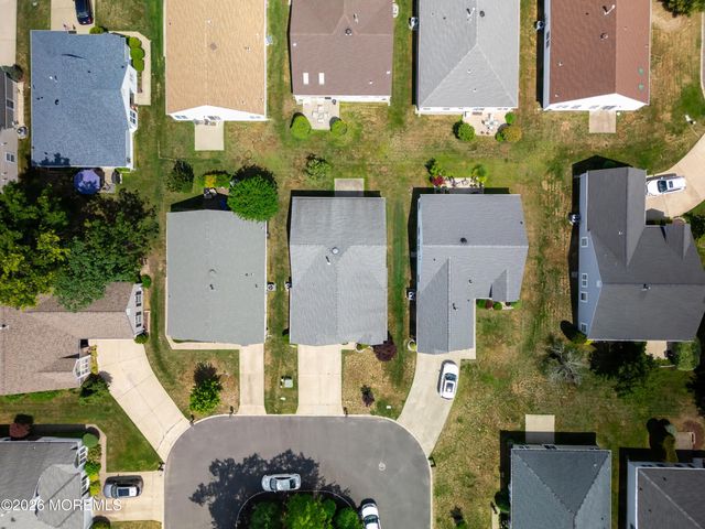 18 Eaton Court, Jackson, NJ 08527