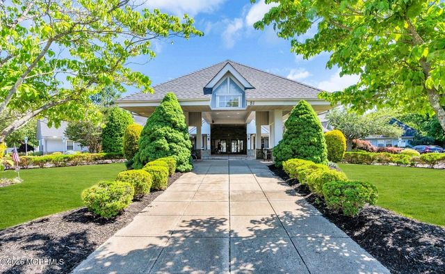 18 Eaton Court, Jackson, NJ 08527
