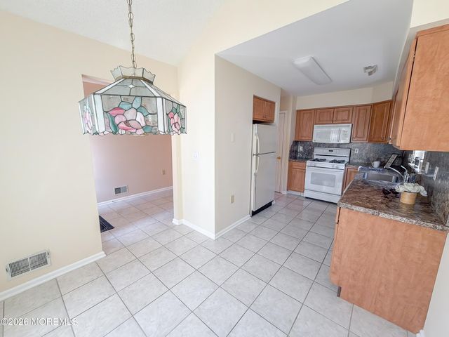 18 Eaton Court, Jackson, NJ 08527