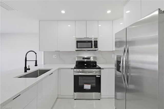 123 Connecticut RD, Lehigh Acres, FL 33936